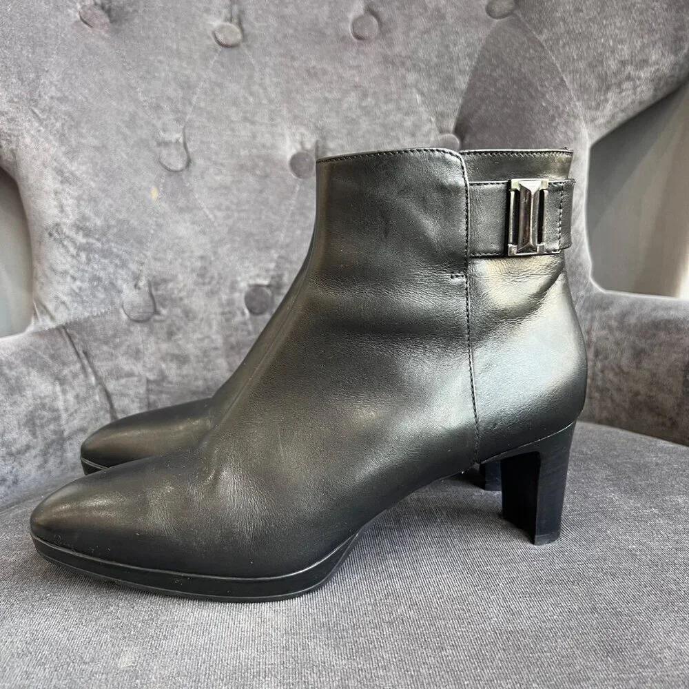 Aquatalia Daniella Black leather Ankle Boots – Size 9